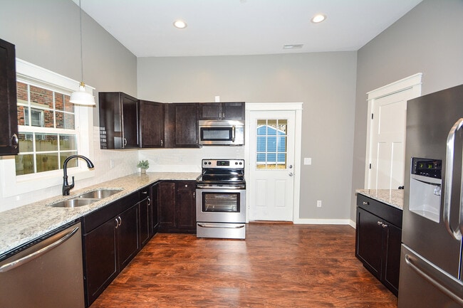 Modern kitchen - 1449 Fletcher Avenue House