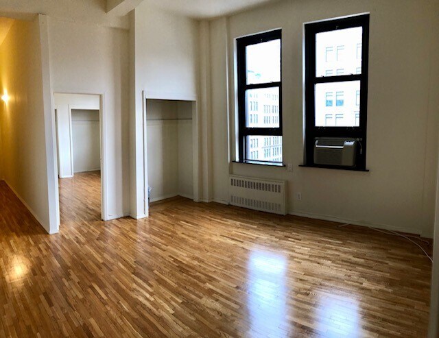 Primary Photo - 239 Park Ave S