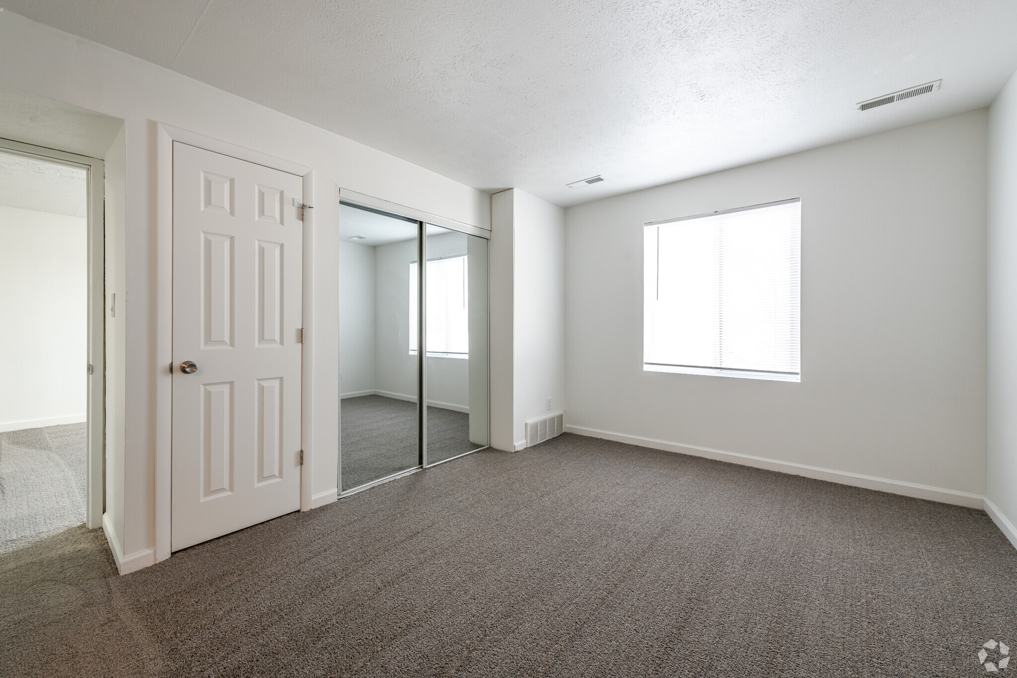 Skyview Manor – photo 4