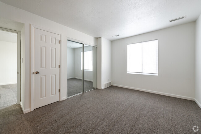 1BR, 1BA - 600SF - Skyview Manor