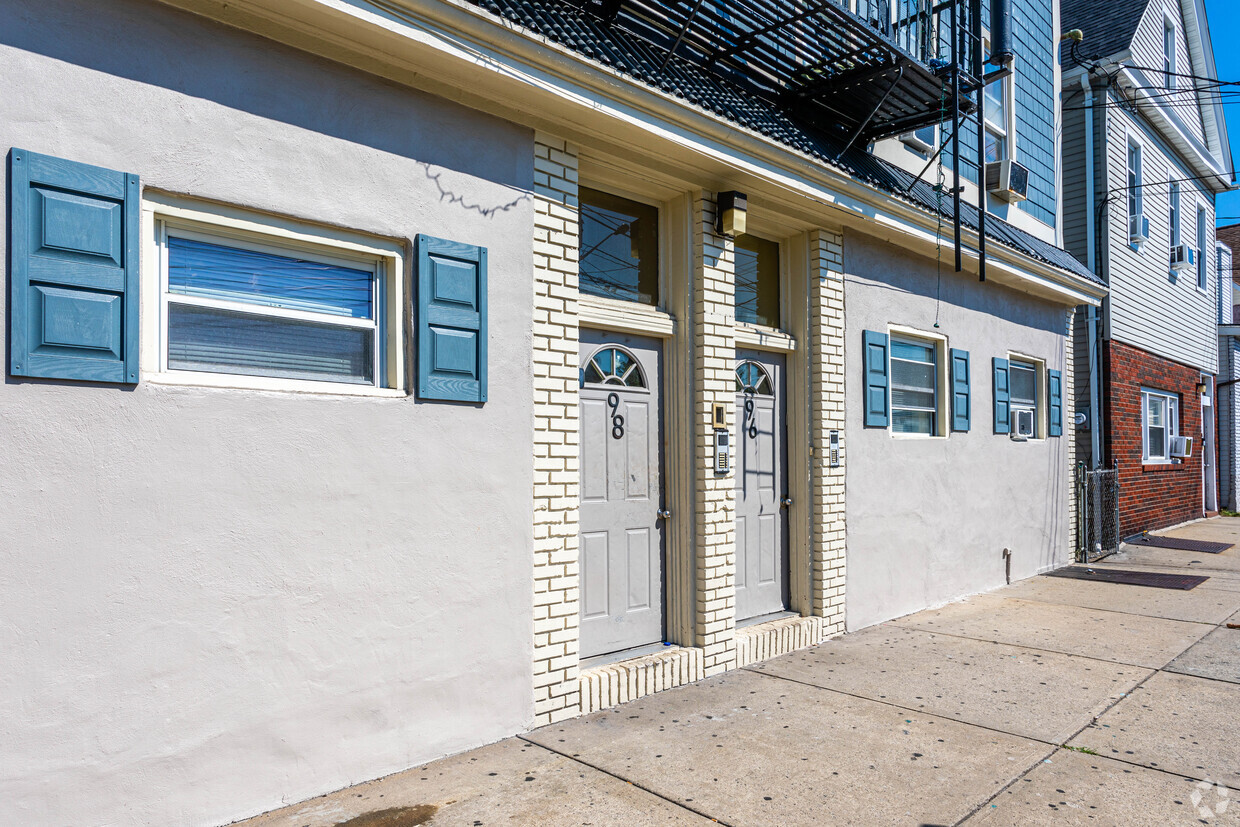 Entrance - 96-98 President St
