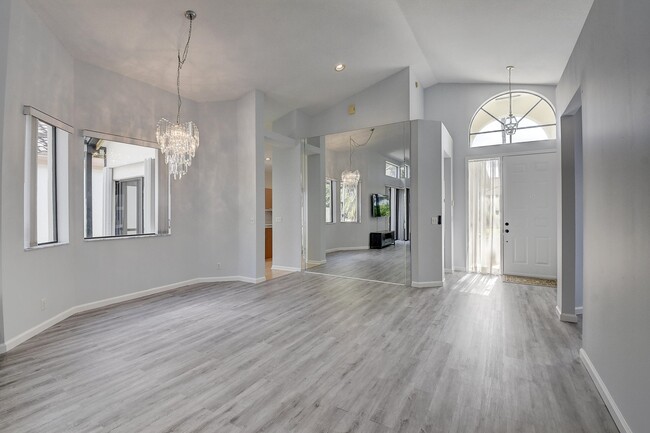 Foto del edificio - 10201 Lexington Lakes Blvd N