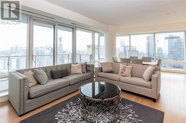 Building Photo - 180 University Ave