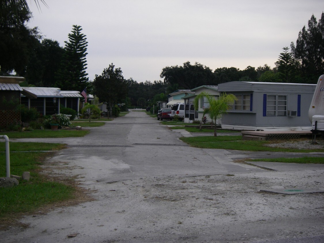 Foto del edificio - 7945 US Hwy 1
