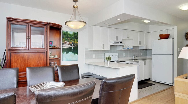 Building Photo - English Bay Tower