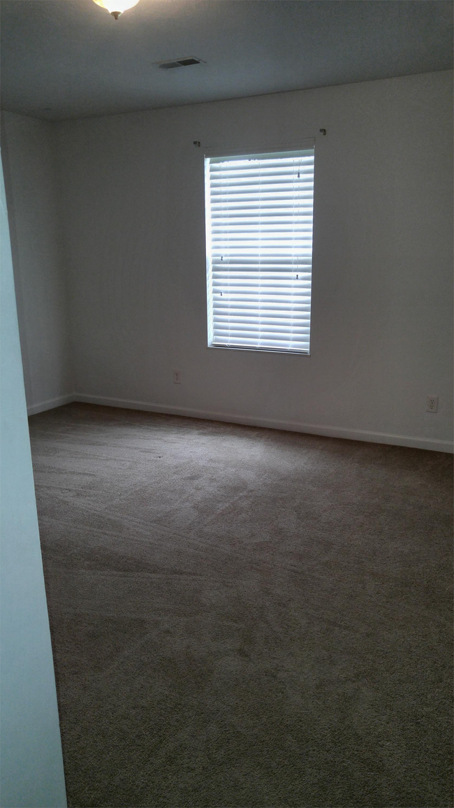 Building Photo - 7049 Alice Springs Ln