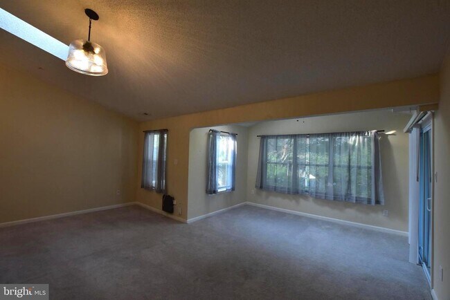 Building Photo - 2603 Camelback Ln