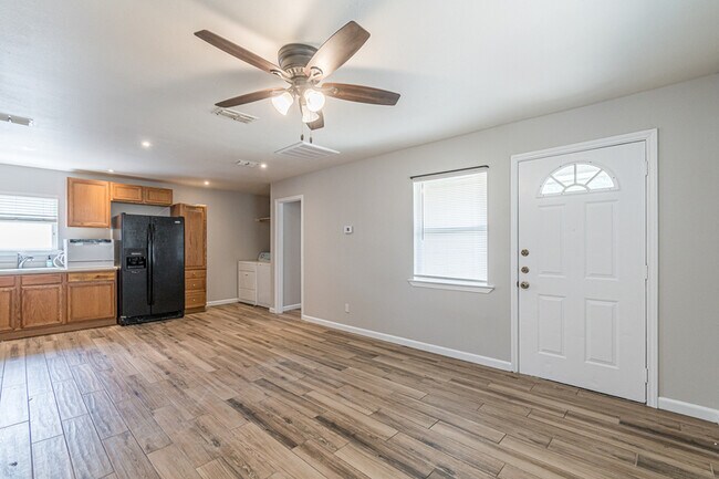 Building Photo - 4835 John Victor Dr