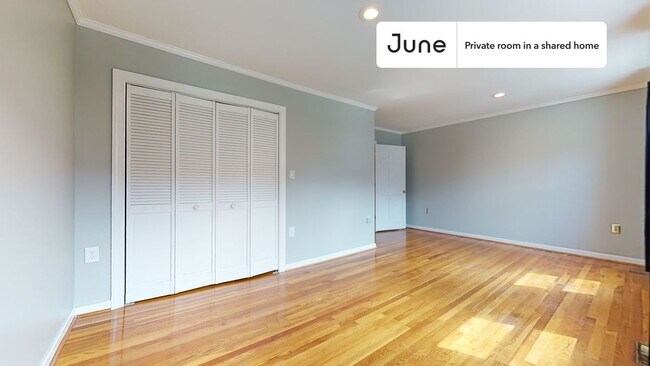 Foto del edificio - Room in Shared 7 bed/4 bath home