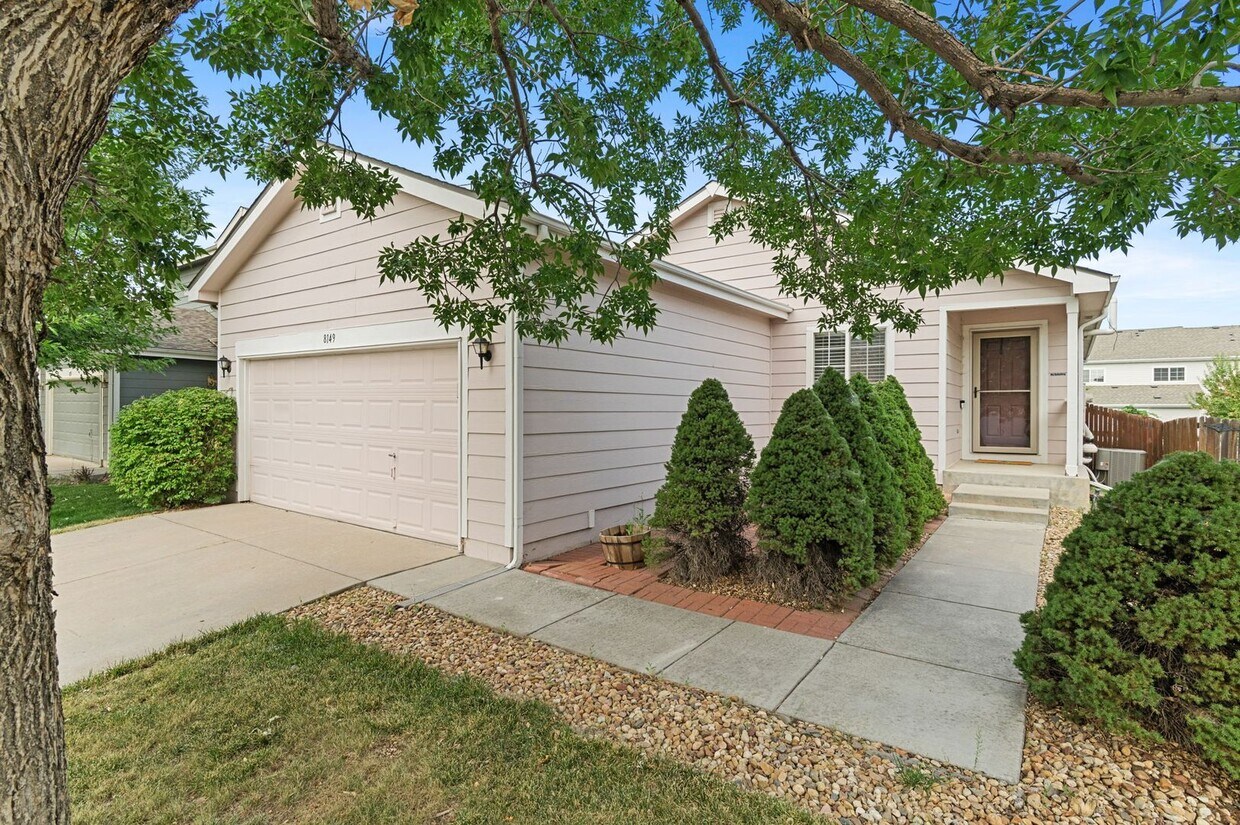 Foto principal - Updated 3bed/3bath with Finished Basement