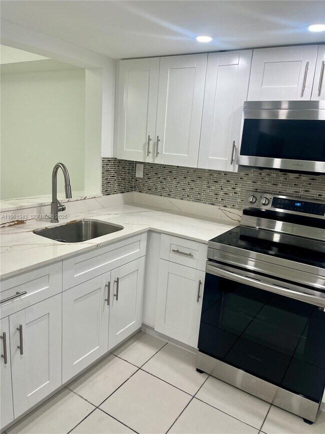 Foto del edificio - 11800 SW 18th St