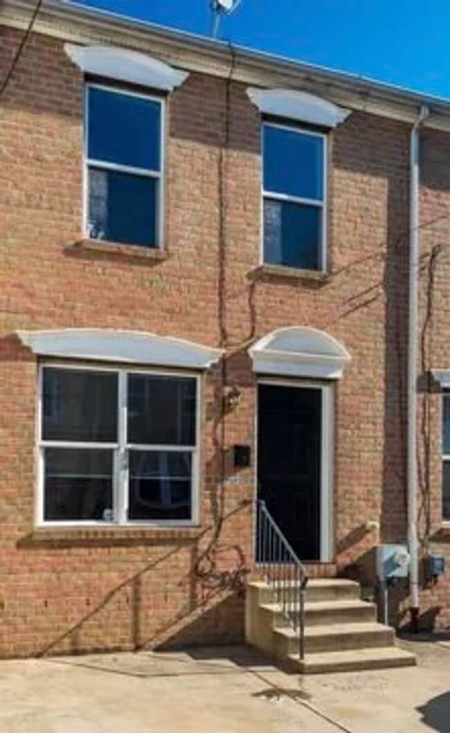 Building Photo - 1119 E Hewson St