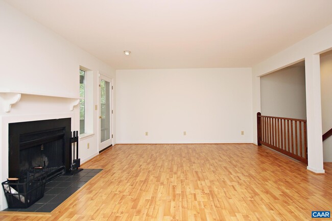 Building Photo - 1230 Clifden Green