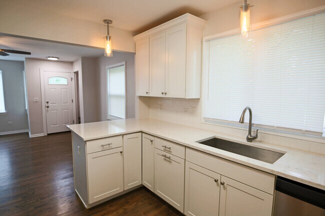 Kitchen - 600 Ardmore Ter