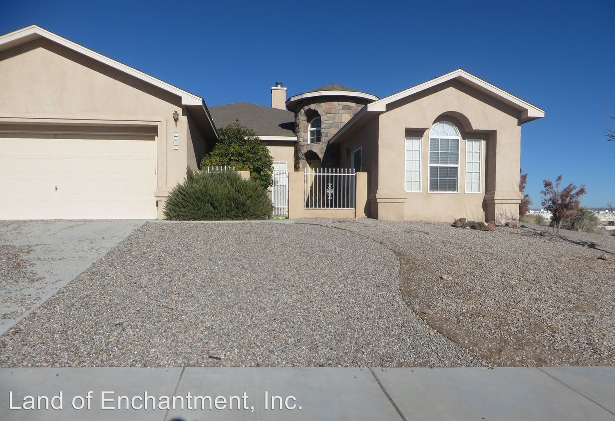 Foto principal - 4 br, 2.5 bath House - 7287 Milan Hills NE