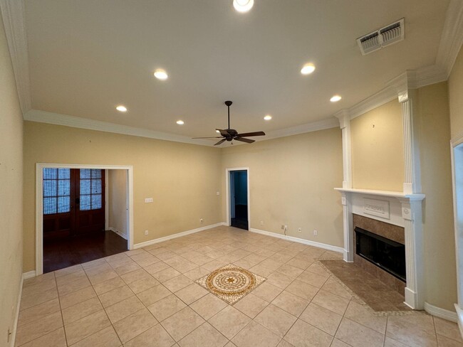 Building Photo - HIDDEN TRACE BEAUTY IN GATED COMMUNITY!