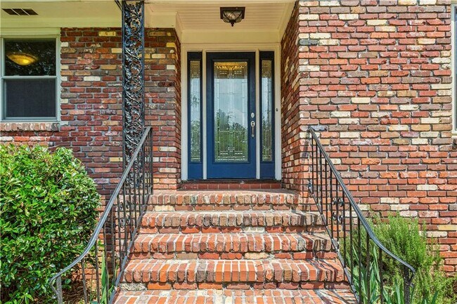 Building Photo - 3292 Ferncliff Pl NE