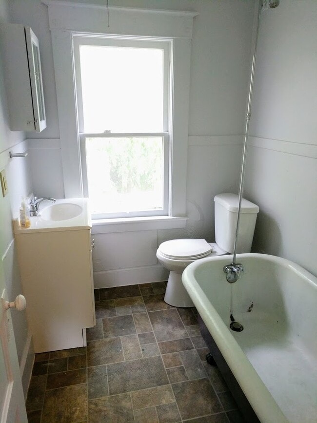 Building Photo - 227 Boileau Pl