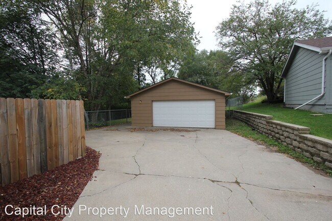 Building Photo - 3 br, 1.5 bath House - 115 Feller Curve