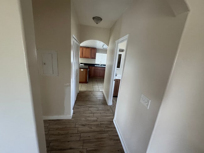 Building Photo - 59 E 400 N