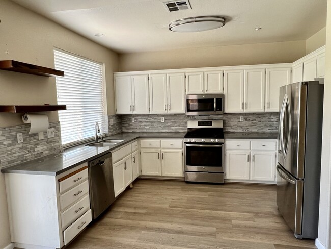 Building Photo - 6953 Bear Creek Dr