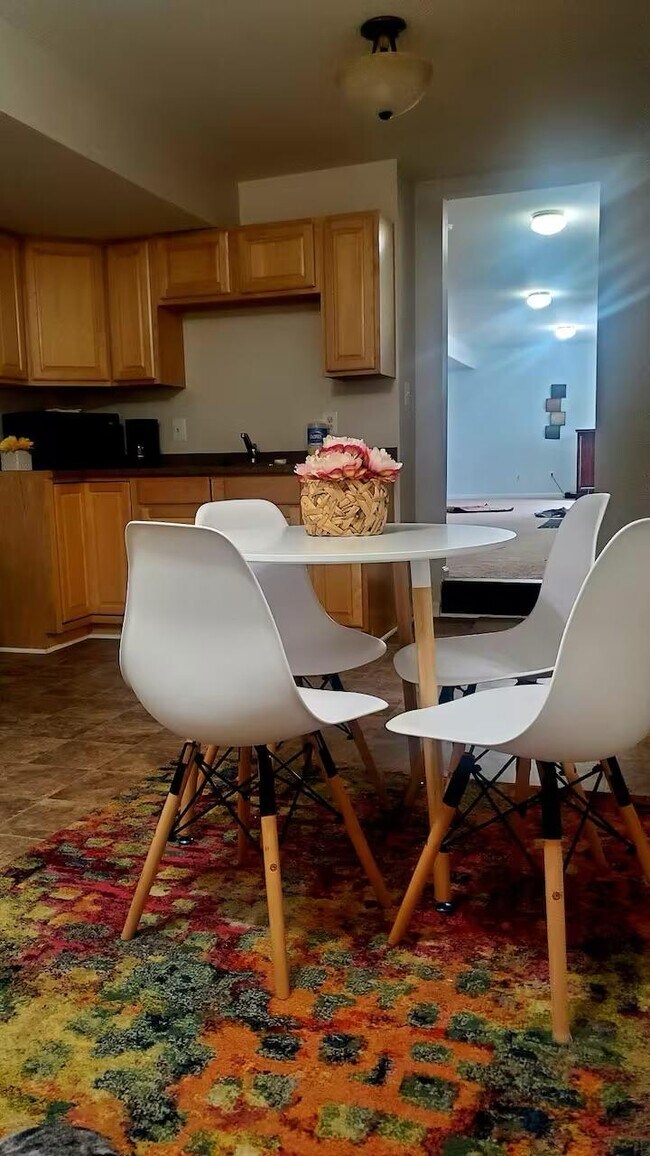 Building Photo - 2883 Myrtlewood Dr