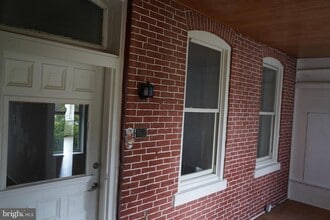 Building Photo - 132 4th Ave