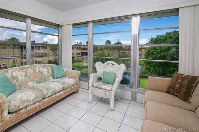 Building Photo - 5001 W Oakland Park Blvd