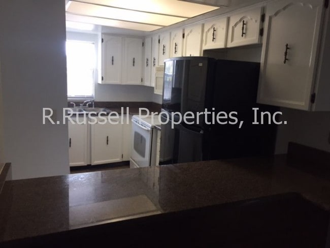 Building Photo - 517 E San Sebastian Ct