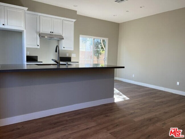 Foto del edificio - 334 Stepney St