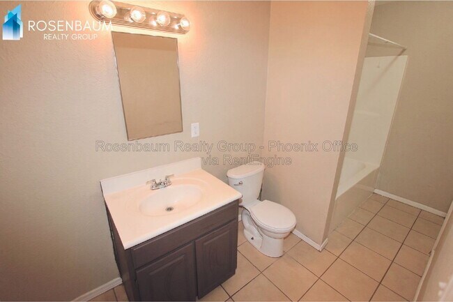 Building Photo - 2747 E Chipman Rd
