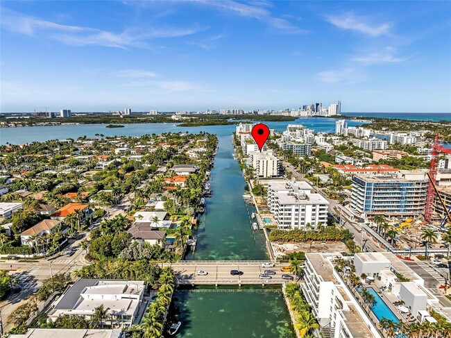 Foto del edificio - 9800 W Bay Harbor Dr