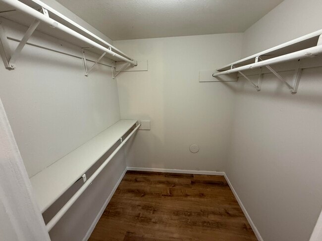 Building Photo - 1415 Raleigh Dr