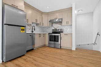 Building Photo - 9337-93387 87 Ave NW