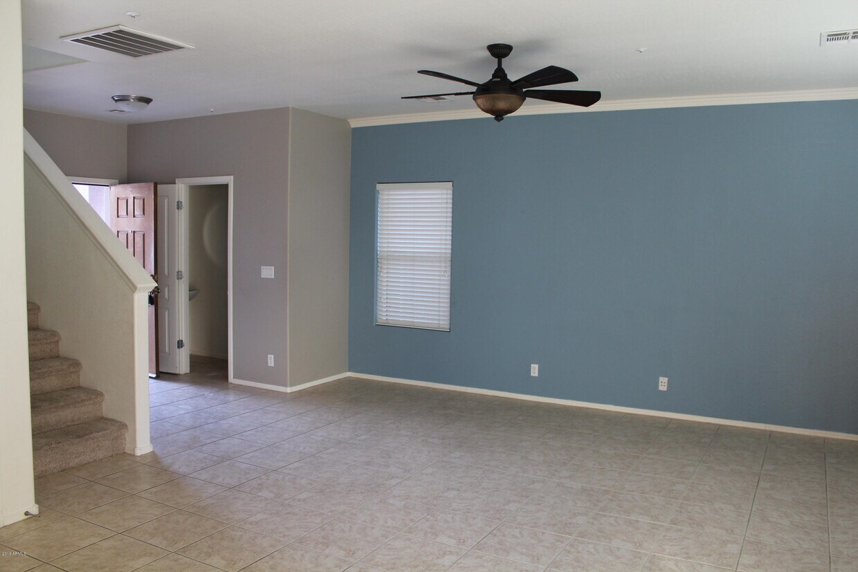 Building Photo - 8851 W Dahlia Dr