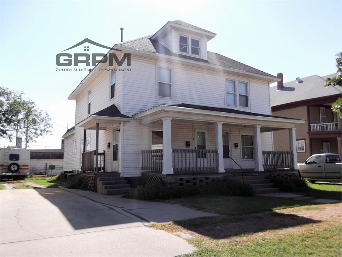 Primary Photo - 109 E 5th