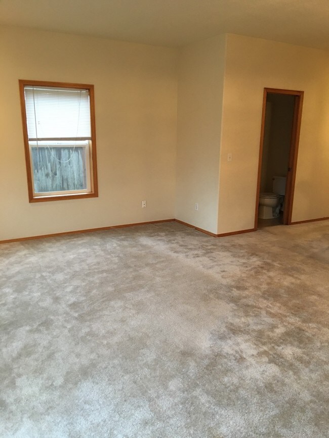 Interior Photo - 4071-4129 Forsythia St