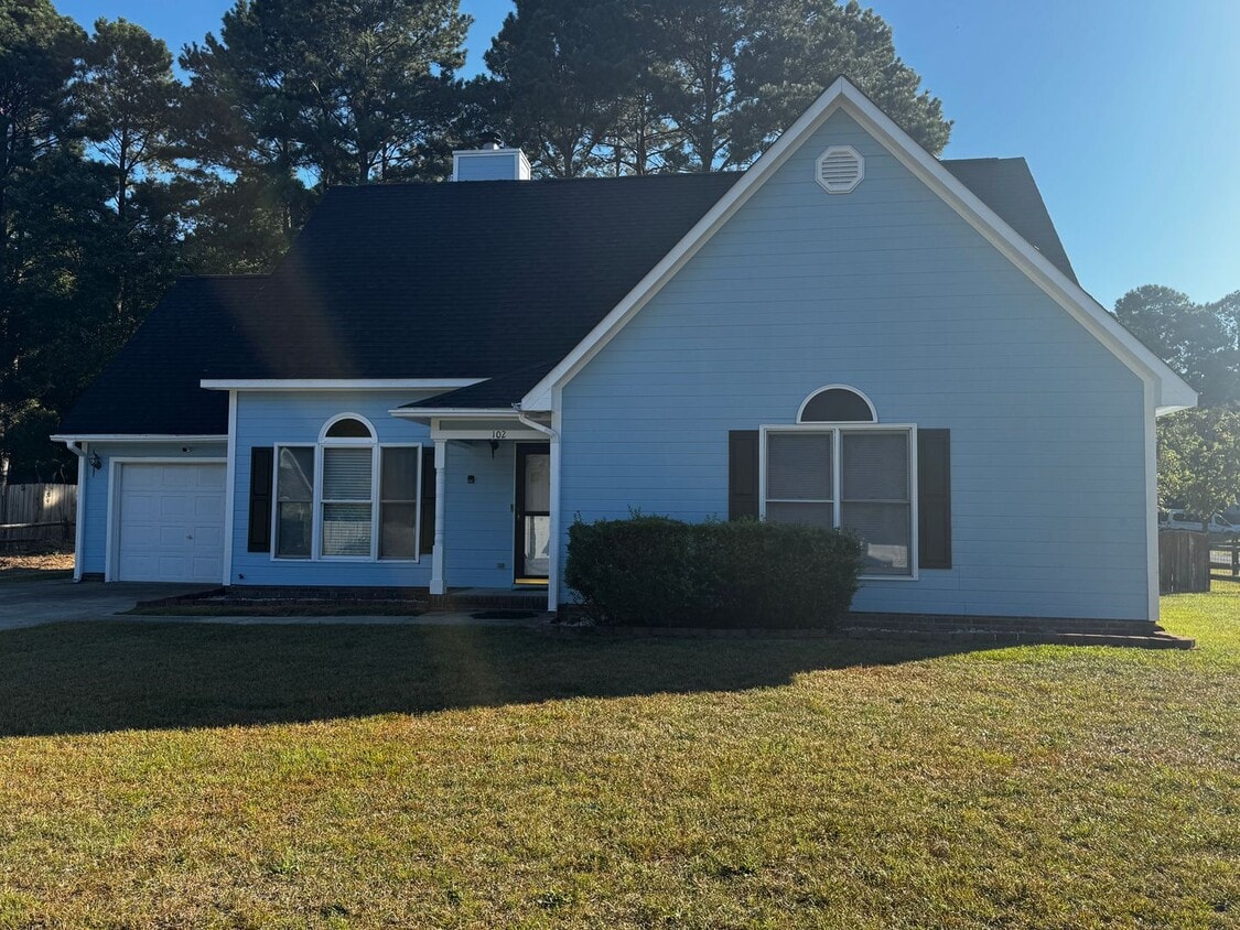 Primary Photo - Cozy 3 Bedroom 2 Bath Home in Raeford.