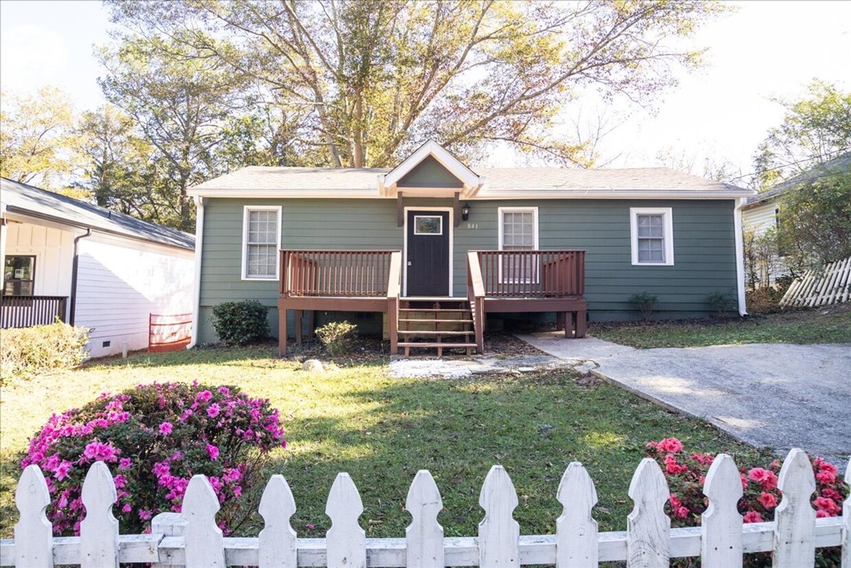 Primary Photo - Beautiful 3bd Bungalow Minutes From W Midt...