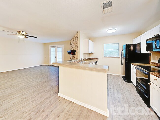 Foto del edificio - 827 Thornedike Dr