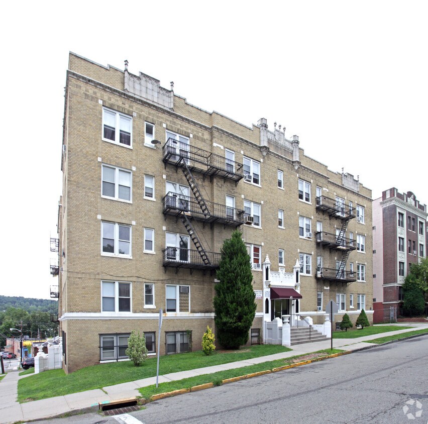 671 Lincoln Ave, Orange, NJ 07050 Apartments in Orange, NJ