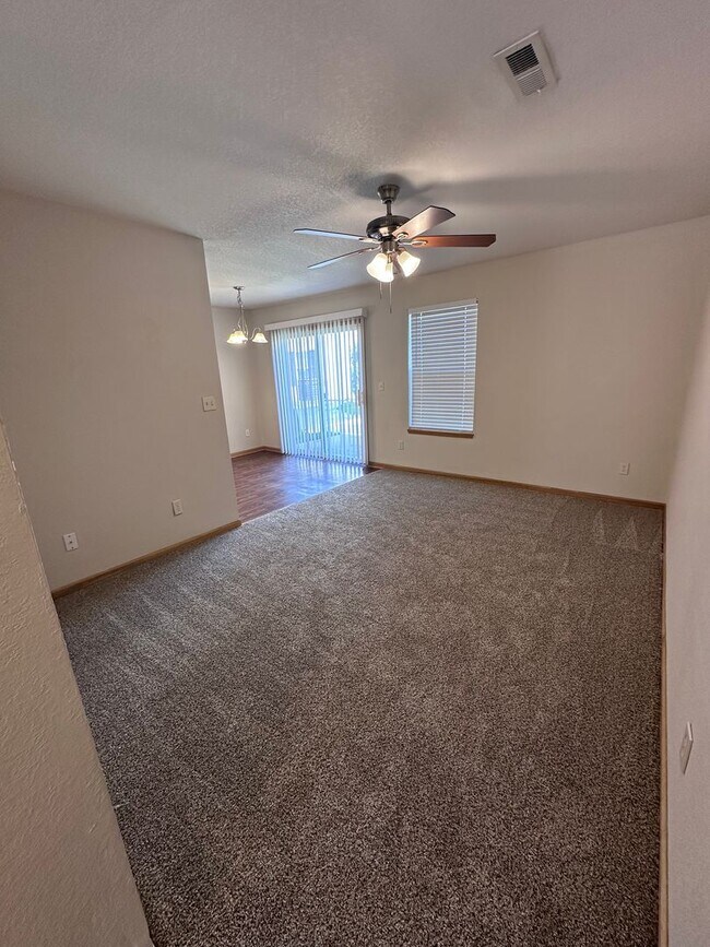 Building Photo - AD-33