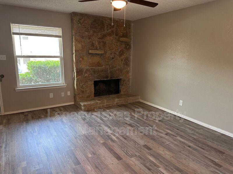 Foto principal - 1503 Nolan River Rd