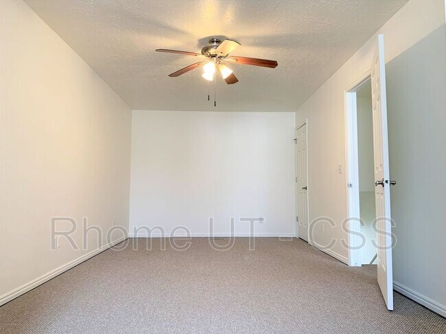 Building Photo - 326 Fenton Ave