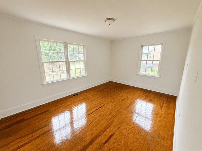 Foto del edificio - 4830 Wilson Rd