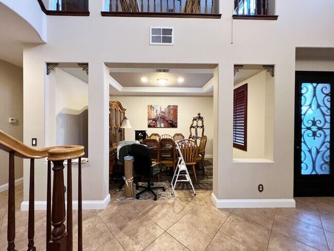 Building Photo - New Listing!