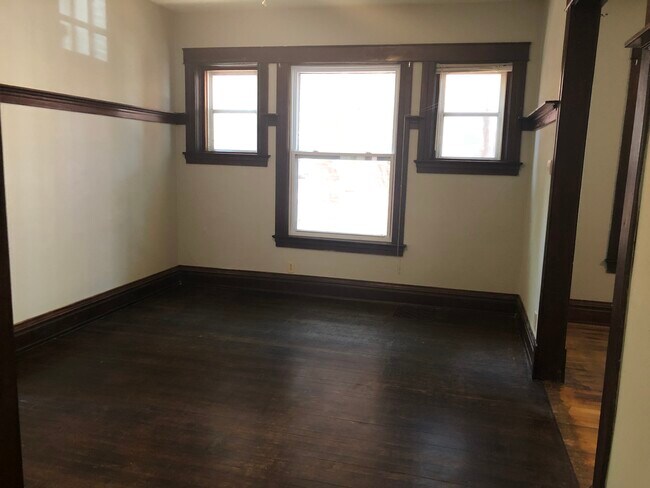 Building Photo - 1119 Benton St