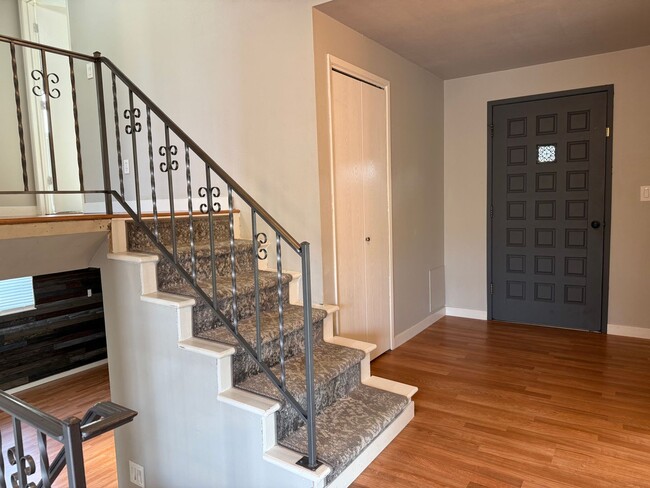 Building Photo - Spacious 3 Bedroom Home with Large Yard & 2-Car Garage