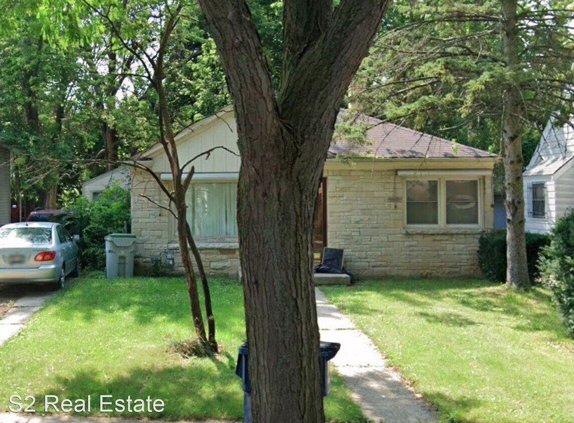 2 br, 1 bath House 4237 N. 40th St. House Rental in Milwaukee, WI