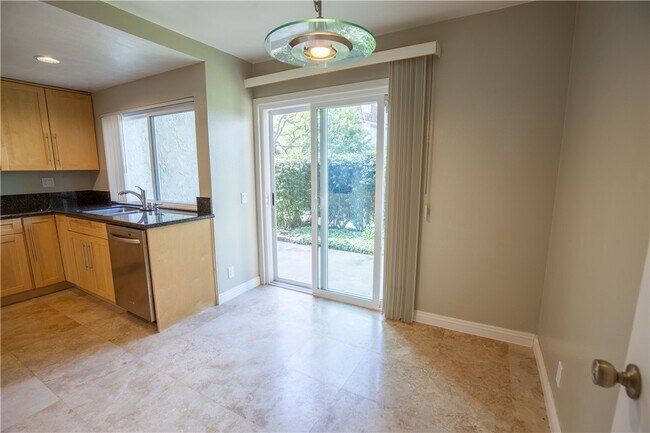Foto del edificio - 48 Hilltop Cir
